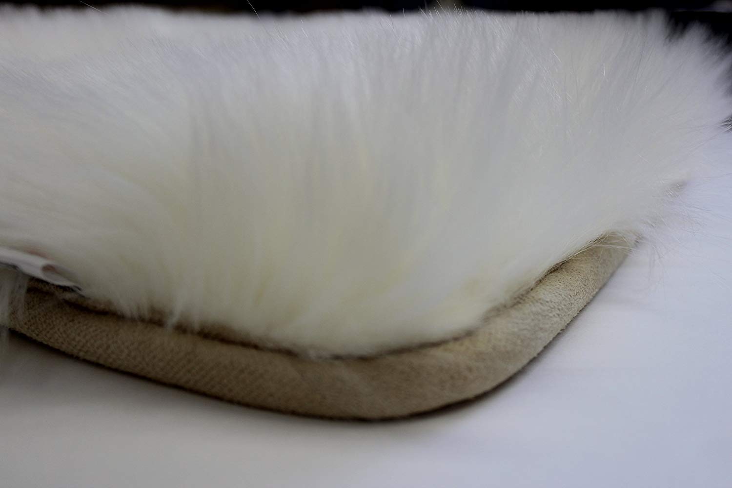 Amazon｜シートクッション フェイク シープスキン ムートンラグ